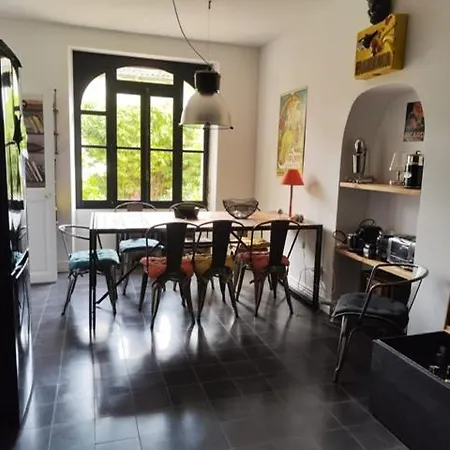 Bastide Du Chateau ホームステイ *